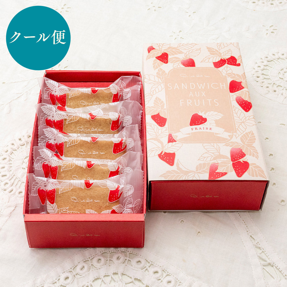 Sandwich aux fruits FRAISE
サンドウィッチ オ フリュイ イチゴ