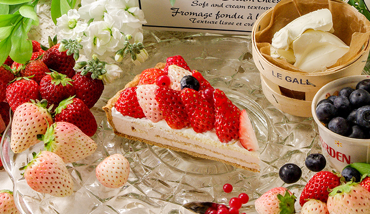 白イチゴ 初恋の香り がより添うイチゴムースのタルト 青山 メニュー こだわりのタルト ケーキのお店 キルフェボン