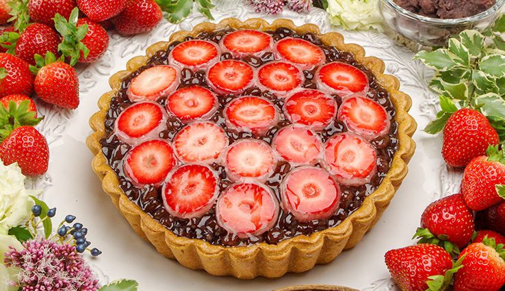 【店舗限定】イチゴのババロアと小豆クリームのタルト