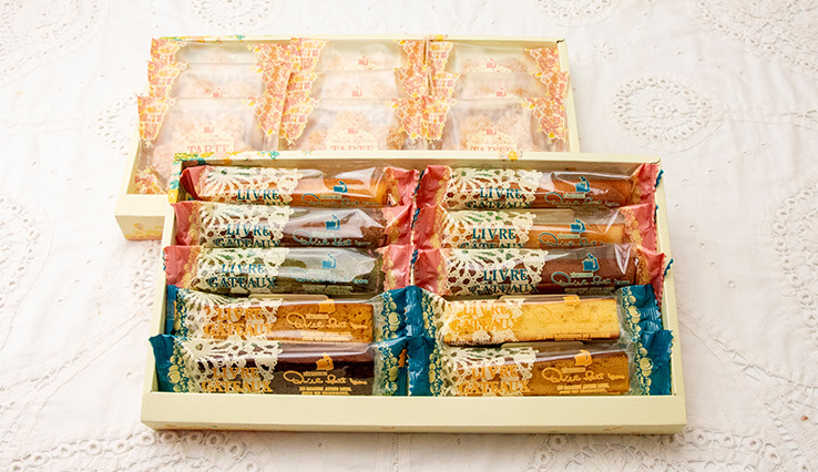 バトン 10本、はちみつパイ 9枚詰合せ