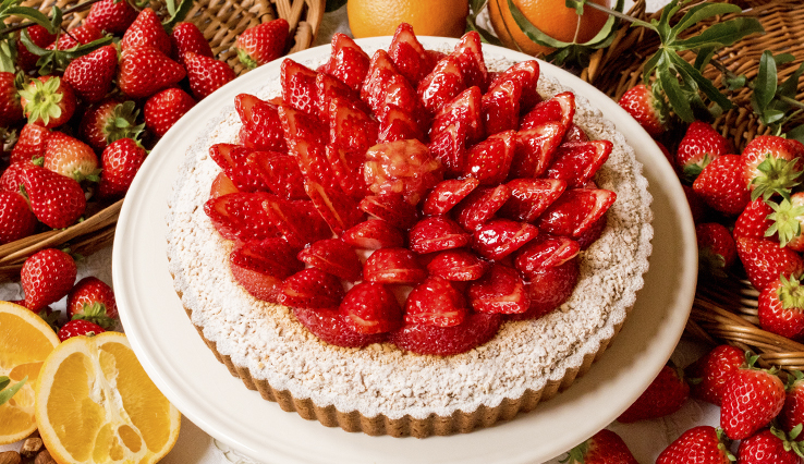 イチゴとアーモンドババロアのタルト 〜ホワイトチョコレート風味〜