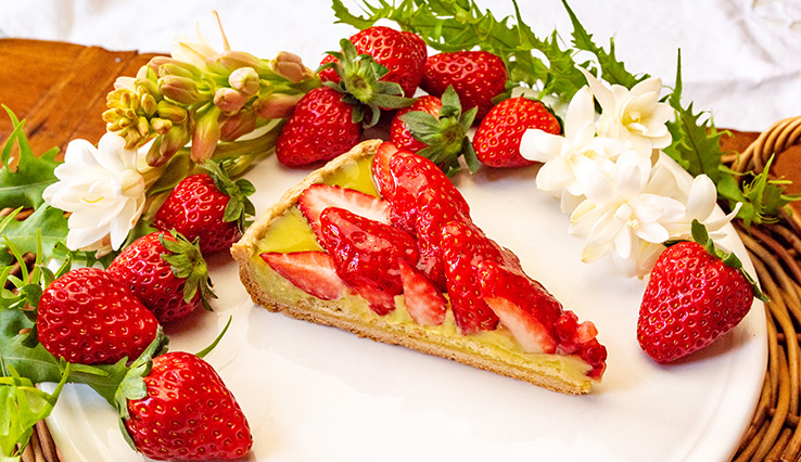 宮城県山元町 山元いちご農園の“にこにこベリー”とピスタチオカスタードのタルト