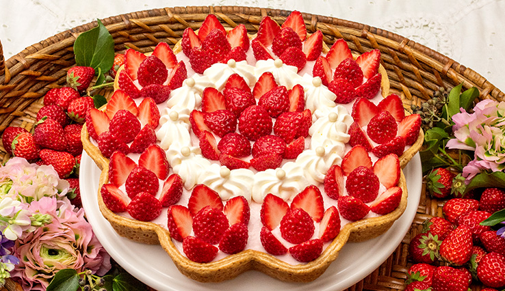 輪花型 イチゴとリボンクリームのタルト