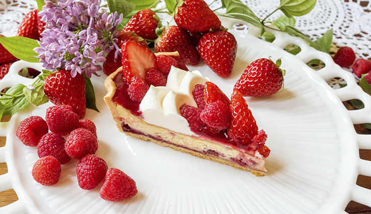 【新作】静岡県産“紅ほっぺ”とホワイトチョコのチーズスフレタルト