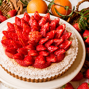 イチゴとアーモンドババロアのタルト ホワイトチョコレート風味