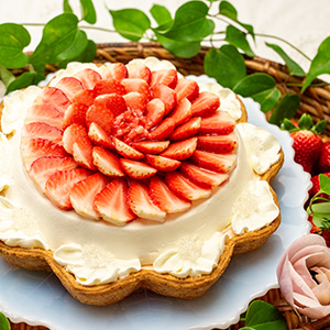 輪花型 福岡うるう農園産 あまおうのフリルクリームのタルト